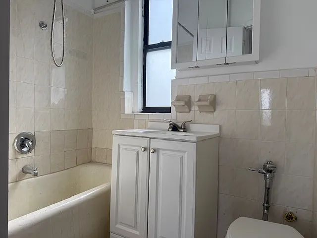 3063 Roberts Ave #3N — Photo 5