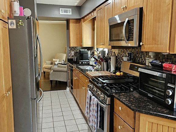 2nd image of 807 Kansas St