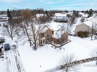 153 Fox Point Ct NE, Ada, MI 49301