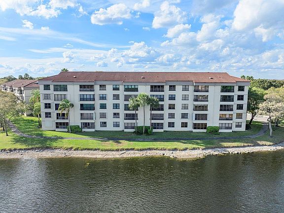 3rd image of 2907 Carambola Circle #506