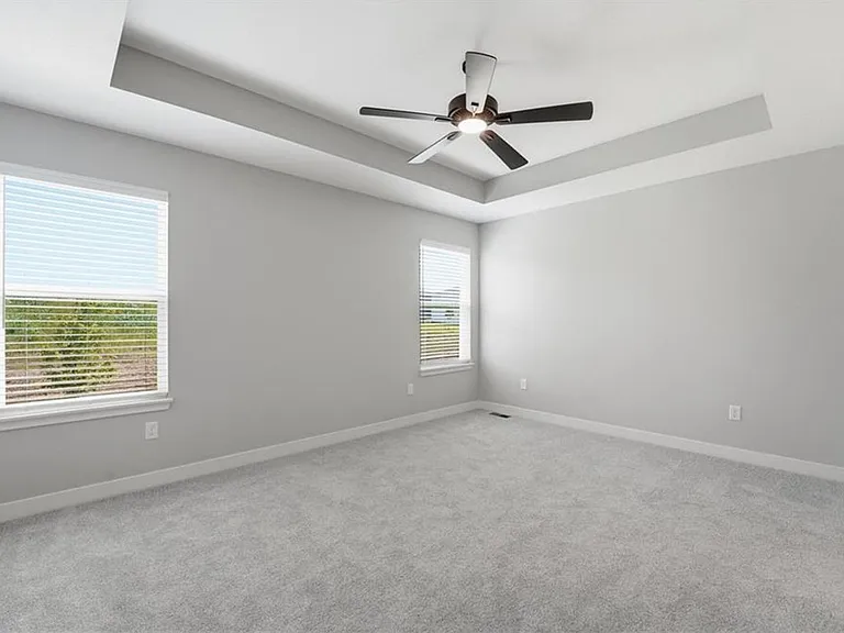 707 Glenn Cir — Photo 8