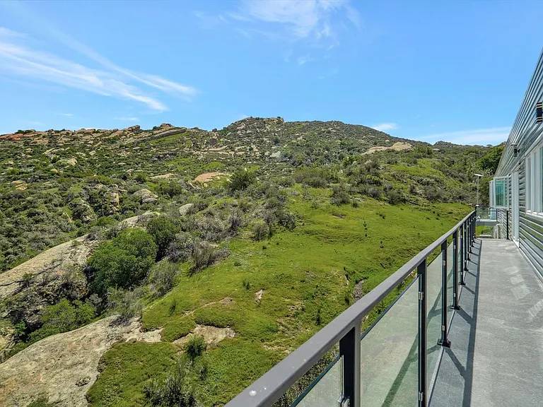 990 Alta Vista Rd — Photo 28