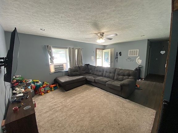 4th image of 2413 Maumee Pl