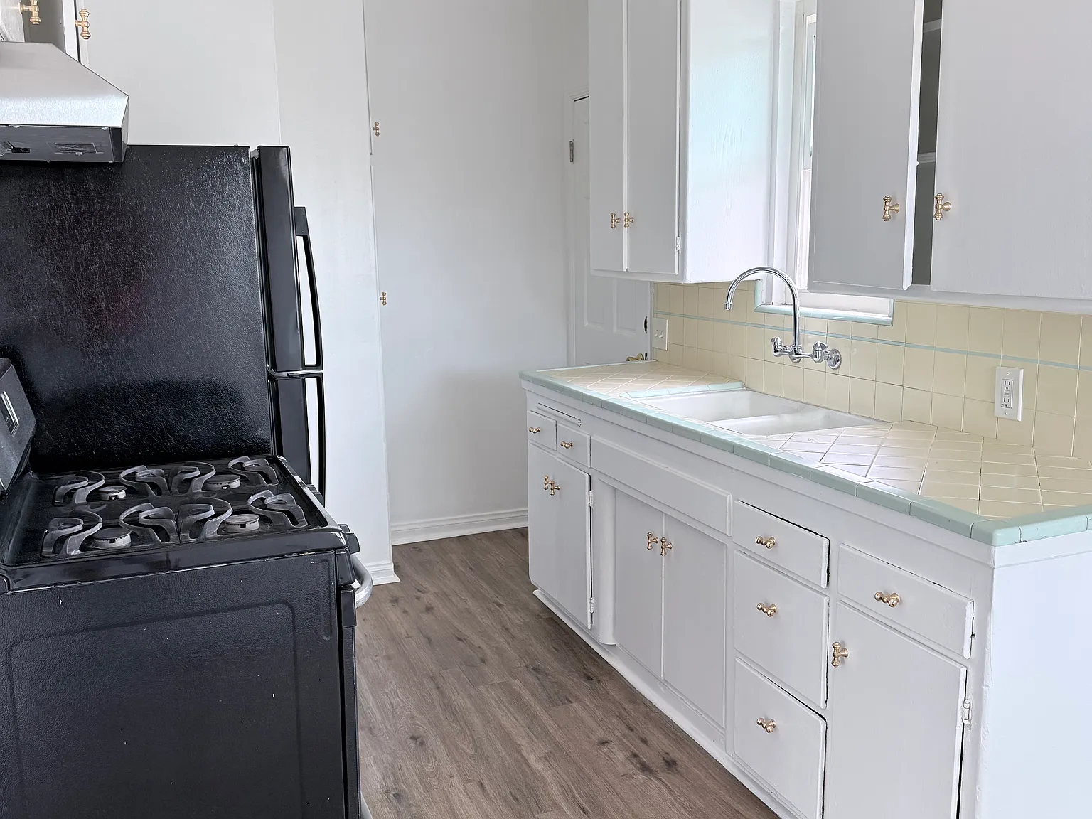 633 Willow Ave — Photo 4