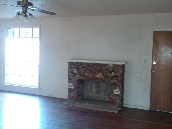 3rd image of 2500 S Polk St APT A