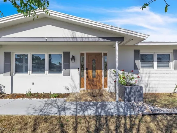 323 Hollywood St, Lehigh Acres, FL 33936