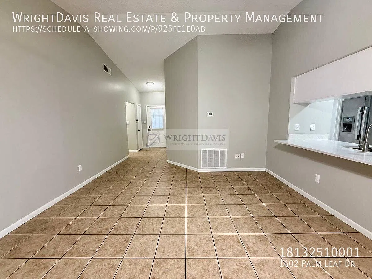 Spacious 3-Bedroom Home in Brandon with Large Fenced Backyard — Photo 4