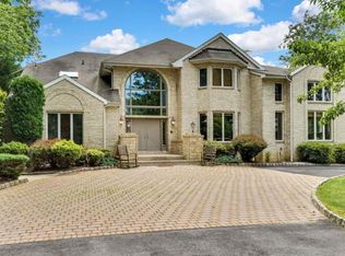 92 White Mountain Ln, Freehold, NJ 07728