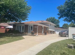 7637 S 88th Ave, Justice, IL 60458