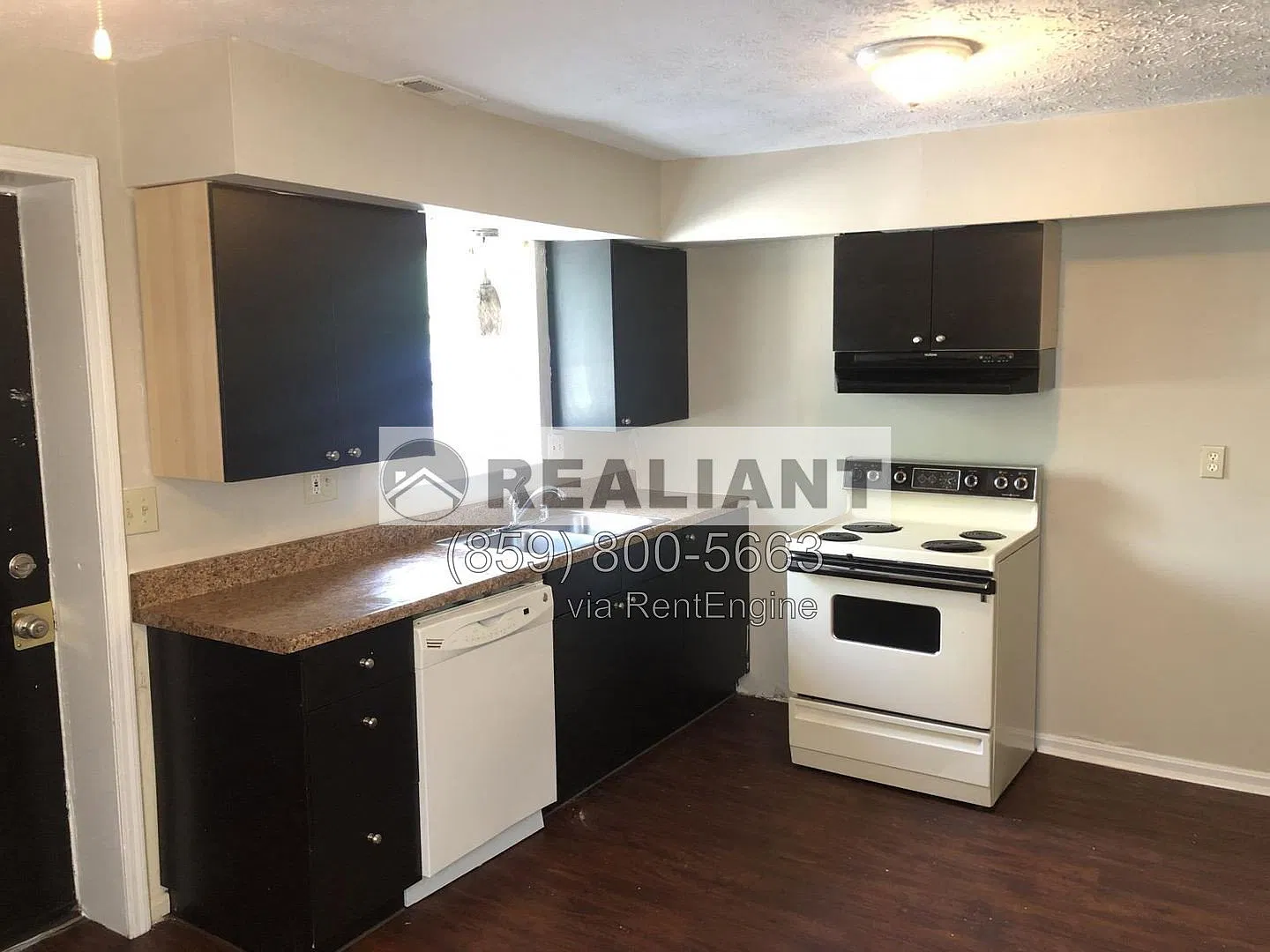 3 bed, 1.0 bath, $1,395 — Photo 2