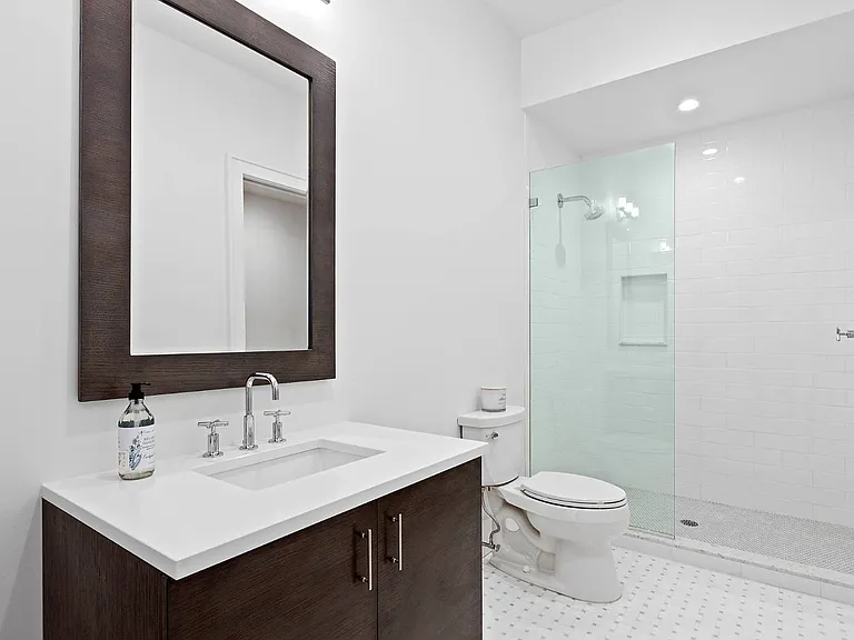 8 Greenway Dr — Photo 24