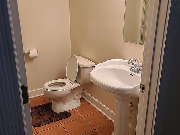 3rd image of 114 Stoney Brook Dr