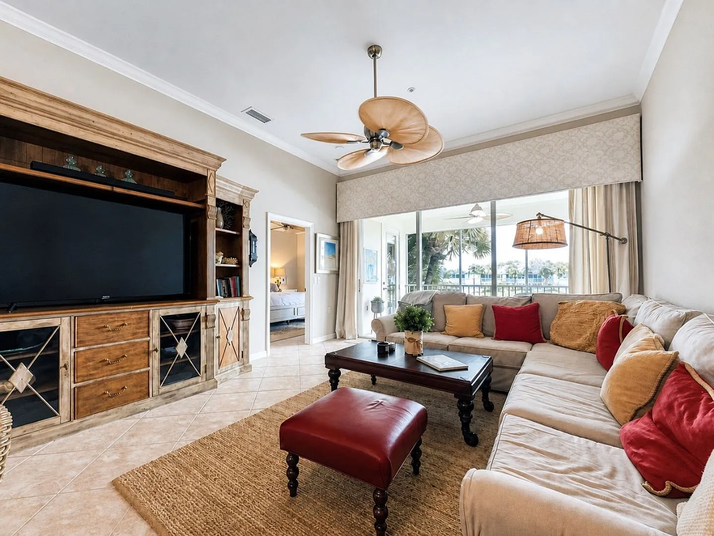 Beautifully furnished 2-bedroom and den, 2-bath in Sterlling Oak — Photo 3