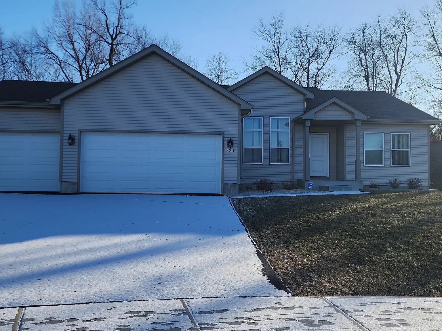 3 bed, 1902 sqft, $2,200 — Photo 1