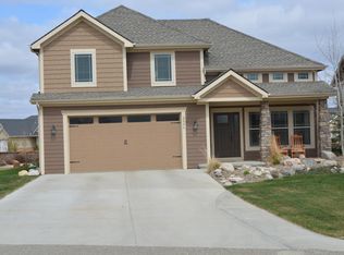 2006 Dublin Ln, Williston, ND 58801