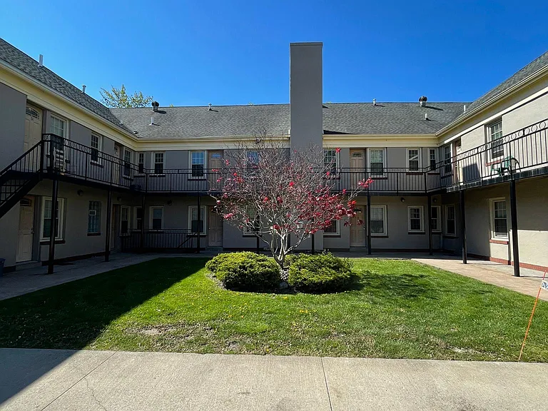 940 Amherst St #12 — Photo 27