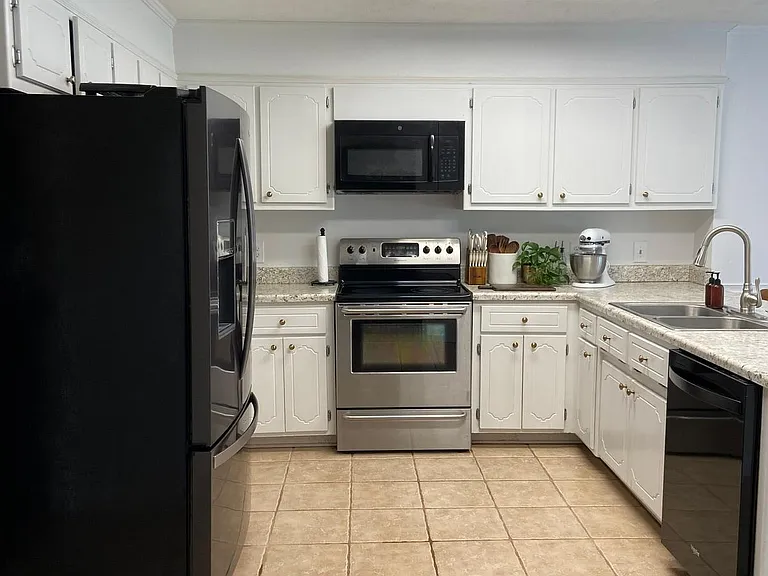 16 N Chestnut Dr — Photo 6