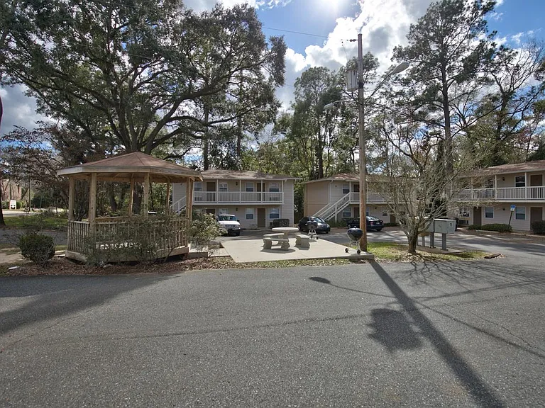 120 Valencia Dr #13 — Photo 4