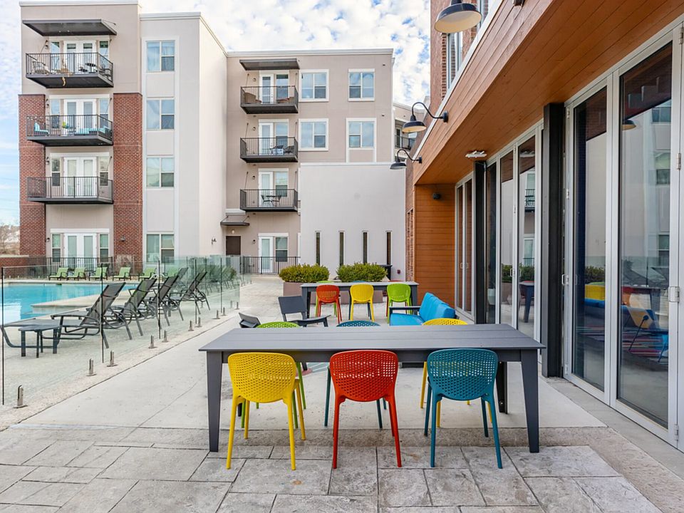 Pool Deck and Lounge Tables at The Melrose Apartments