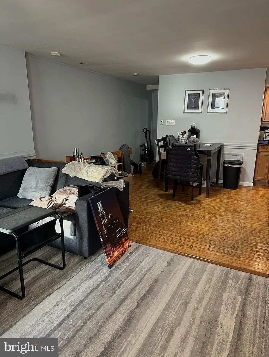 Building Photo - 1817 S 11th St #2