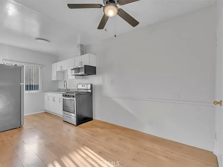 6643 De Longpre Ave #10 — Photo 9