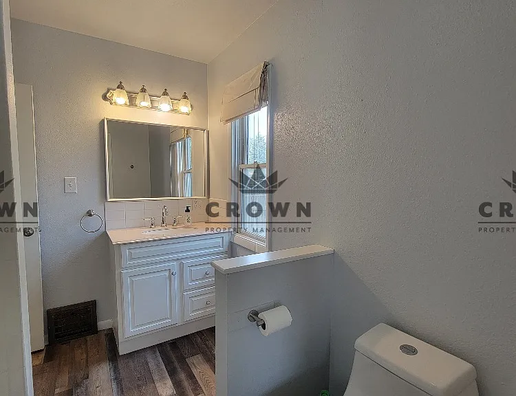 210 E Pershing Blvd #A — Photo 5