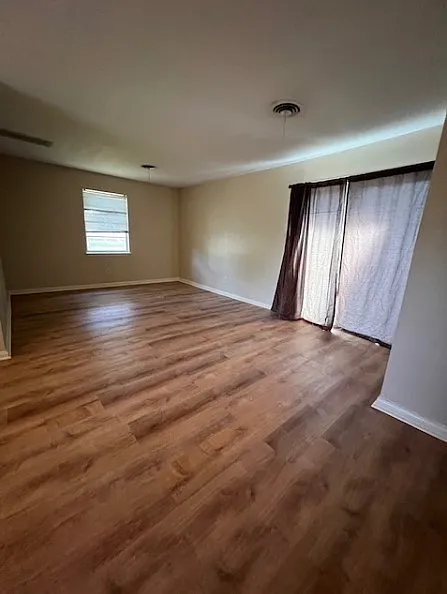 2 bed, $900 — Photo 3
