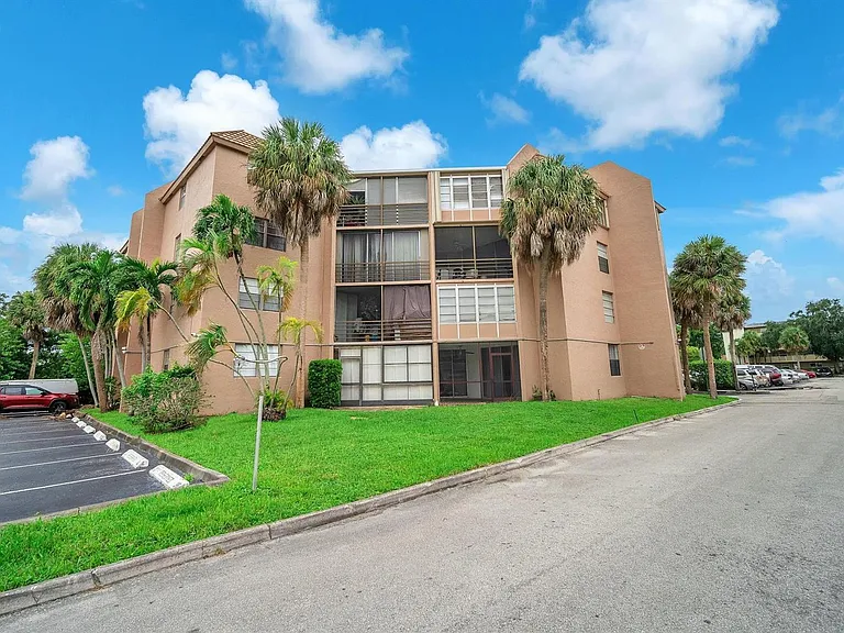 3100 N Pine Island Rd #306 — Photo 24