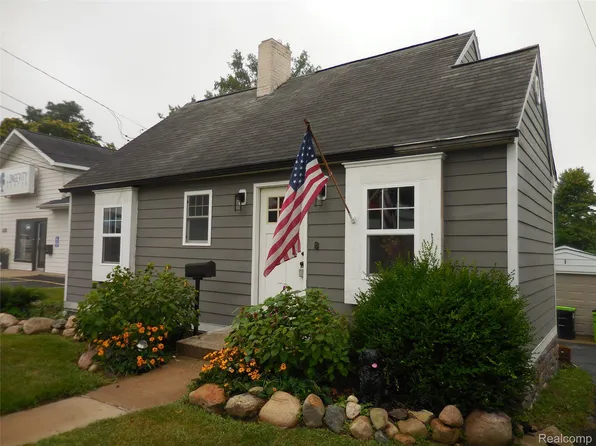 501 N Leroy St, Fenton, MI 48430