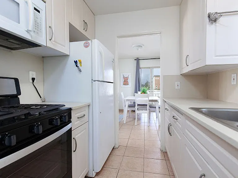 725 Santa Barbara Pl — Photo 23