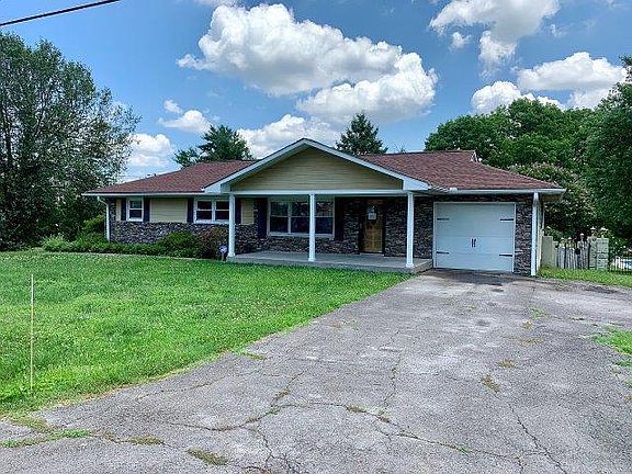 3rd image of 3224 Shady Oak Ln