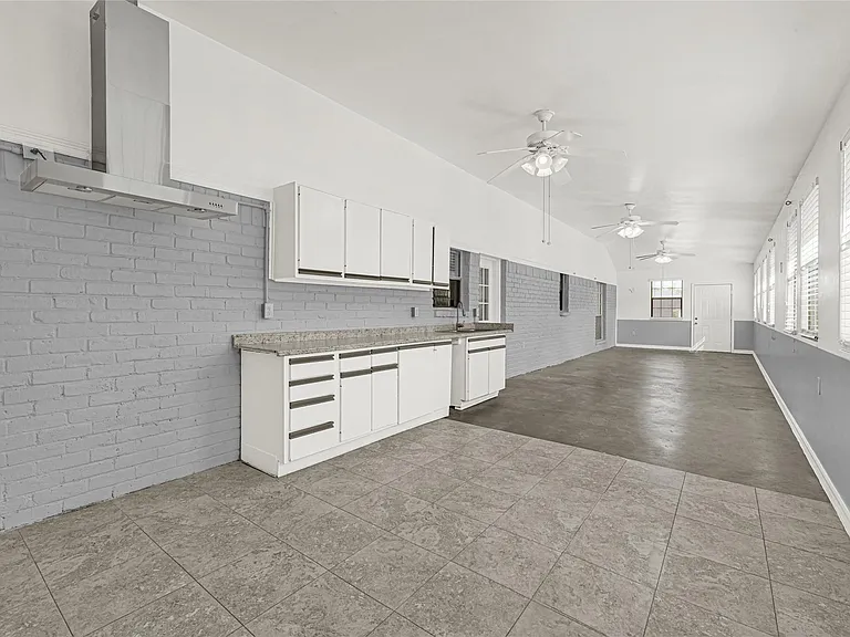 9208 Carousel Ln — Photo 10