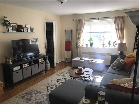4th image of 2256 Ivy Ave APT 3