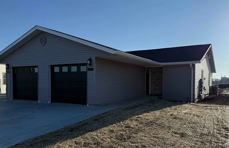 2 bed, 1000 sqft, $1,990 — Photo 1