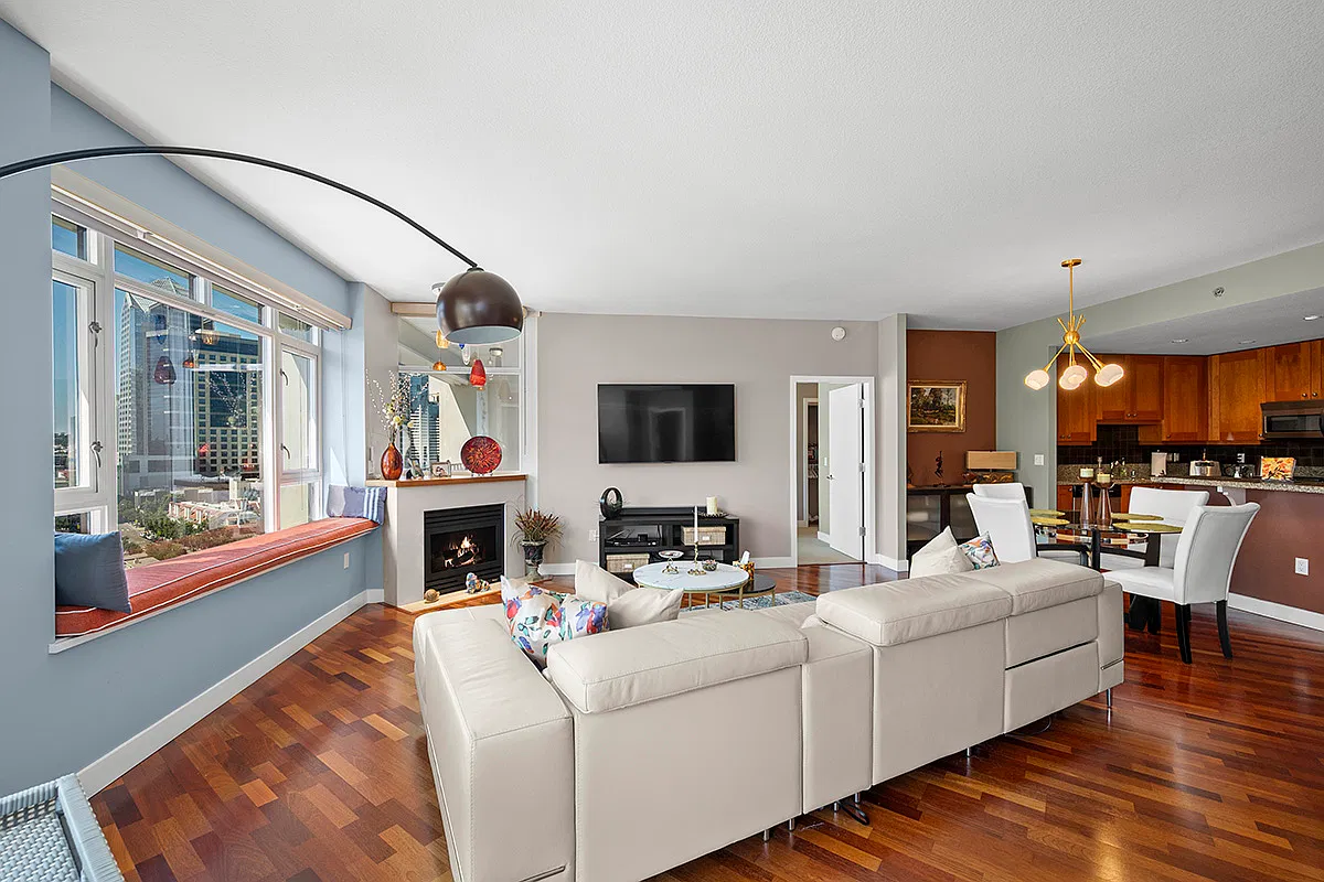 700 W Harbor Dr W — Photo 1