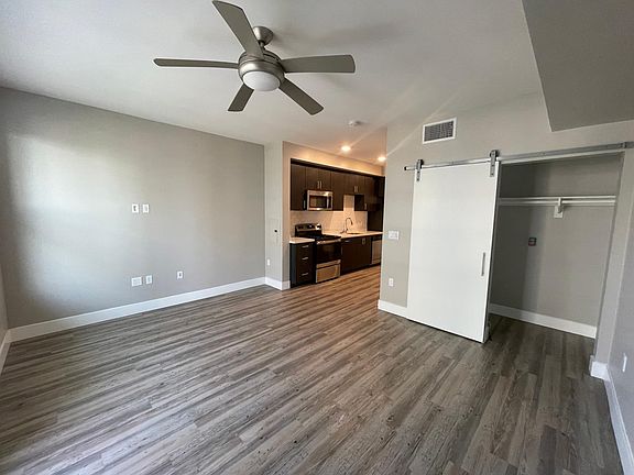3rd image of 556 W Date St #403