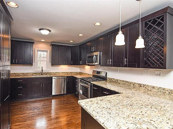 3rd image of 385 N Hillcrest Dr