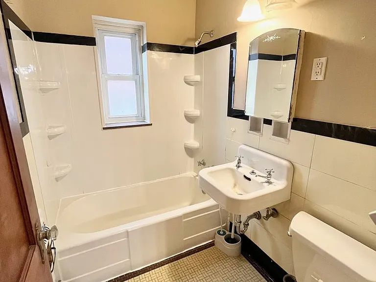 1614 Franklin Ave — Photo 10