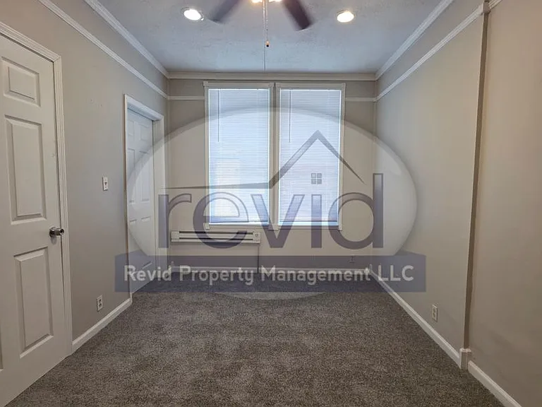 85 Evergreen — Photo 13