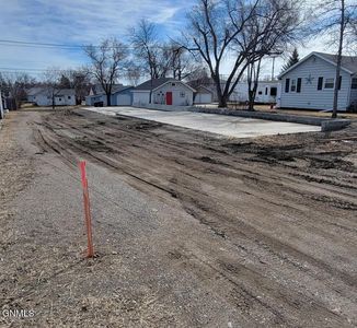 1009 8th Ave SE, Jamestown, ND, 58401