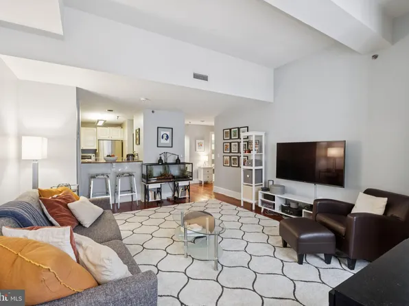 1500 Chestnut St APT 15E, Philadelphia, PA 19102