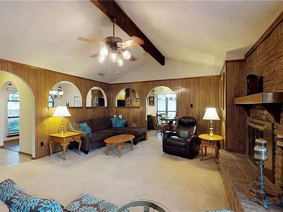 5th image of 239 Carolyn Dr