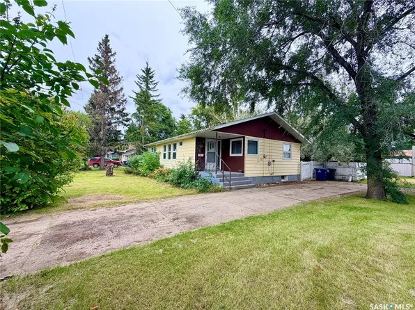6011 5th Street W, Rosthern, SK S0K 2H0