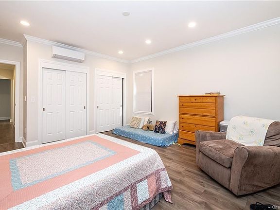 5th image of 221 E Sidney Ave