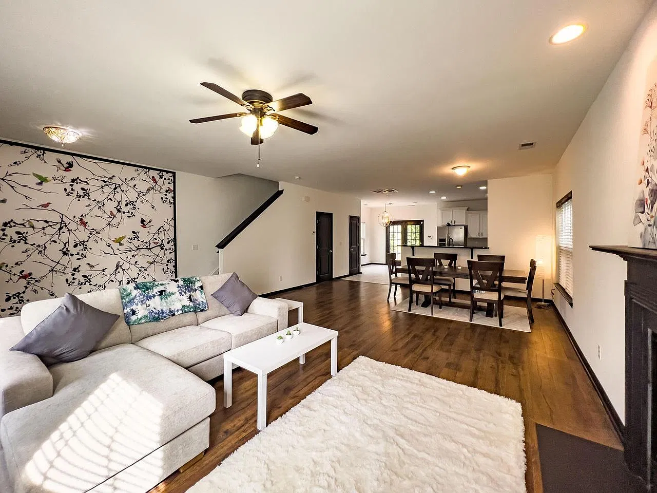 4 bed, 2.5 bath, 2141 sqft, $3,200 — Photo 3