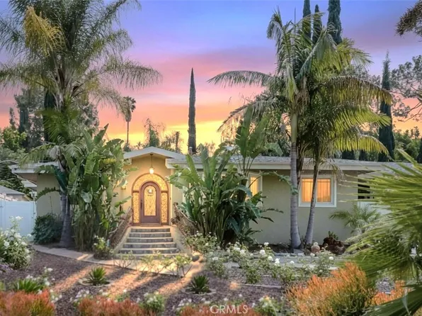 21720 Dumetz Rd, Woodland Hills, CA 91364