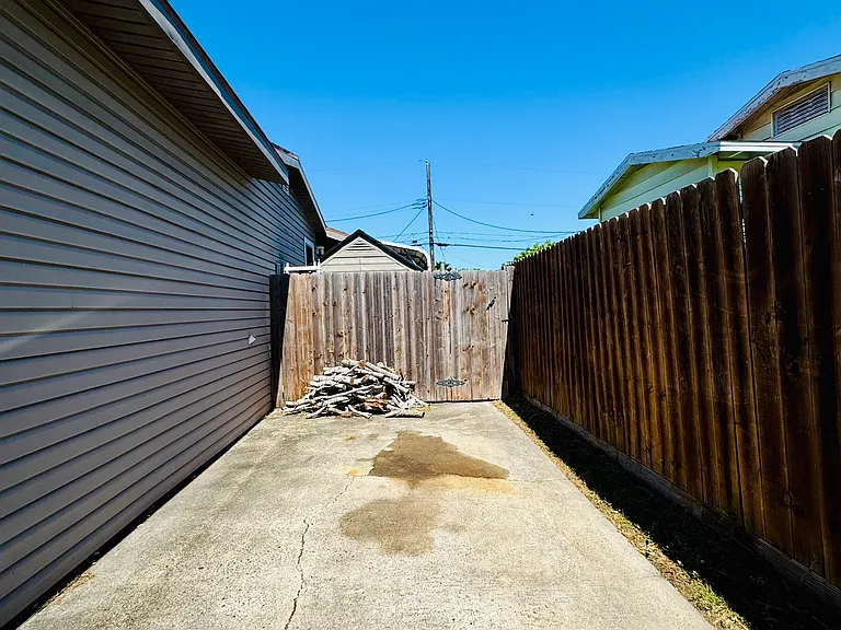 746 Lansdown Dr — Photo 6