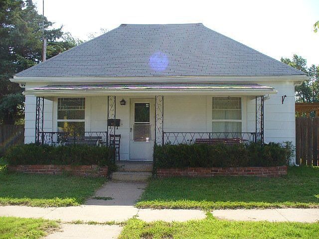 View of the front of the home