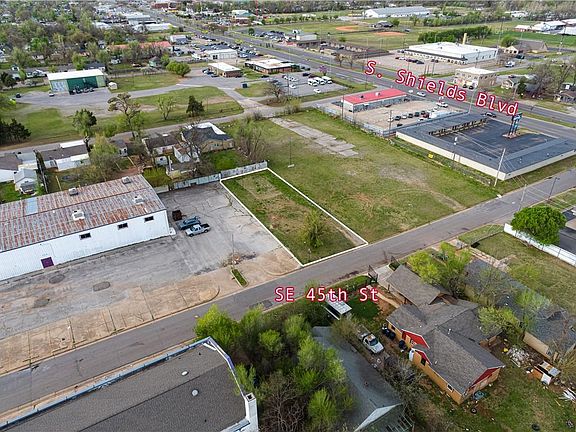 2nd image of 226 SE 45th St