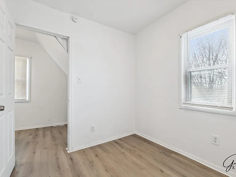 2615 Emmons Ave — Photo 22